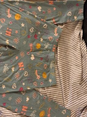 Wonderkids Teal Leggings with Smiley Hearts & Stars Print